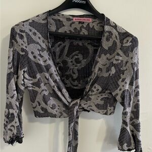 Women’s cropped cardigan/wrap, lightweight